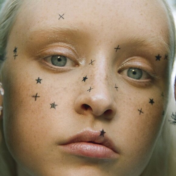 The Creme Faux Real Freckle Stamp - Picture 4 of 13